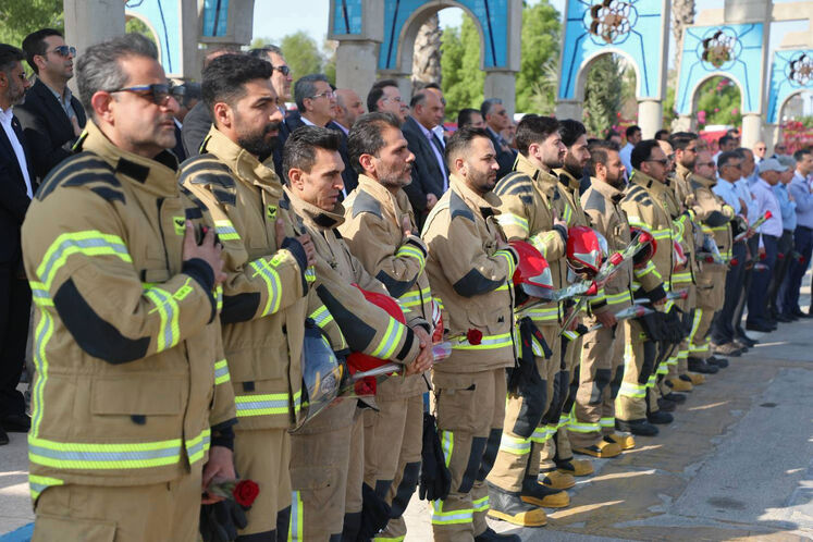 بازدید مدیرعامل شرکت ملی صنایع پتروشیمی از پتروشیمی بندر امام و فجر انرژی خلیج‌فارس