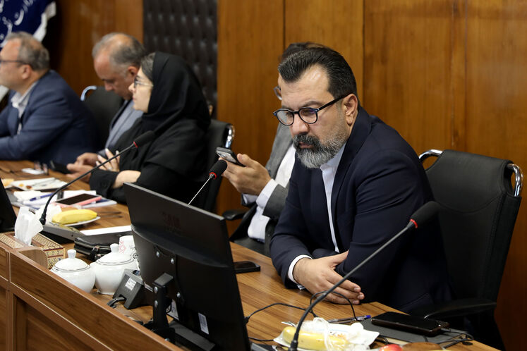 مسعود کشاورز، رئیس روابط عمومی شرکت ملی نفت ایران