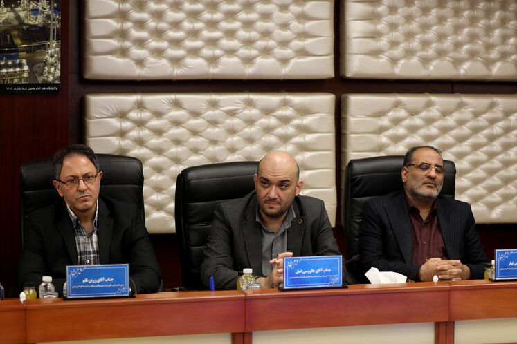 نشست سرپرست وزارت نفت با مدیر عامل و مدیران شرکت ملی پالایش و پخش فرآورده های نفتی