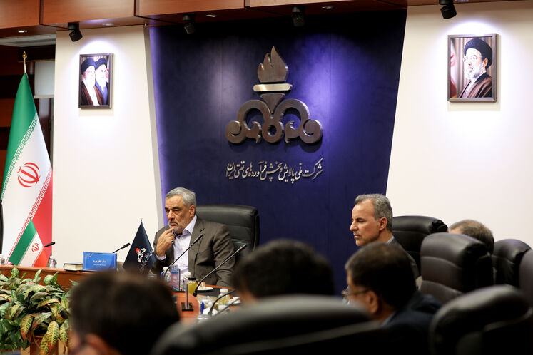 نشست سرپرست وزارت نفت با مدیر عامل و مدیران شرکت ملی پالایش و پخش فرآورده های نفتی