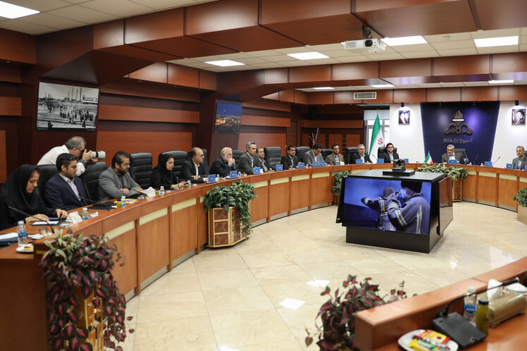 نشست سرپرست وزارت نفت با مدیر عامل و مدیران شرکت ملی پالایش و پخش فرآورده های نفتی