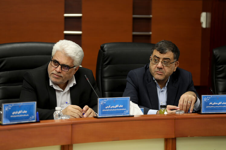 نشست سرپرست وزارت نفت با مدیر عامل و مدیران شرکت ملی پالایش و پخش فرآورده های نفتی