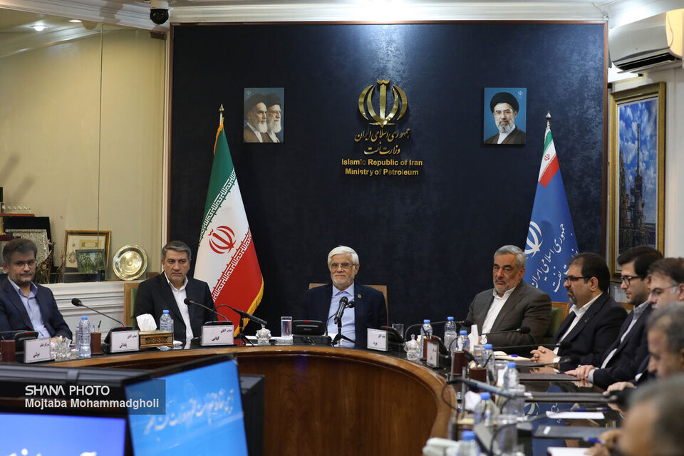 نگاه کارکنان وزارت نفت ملی است