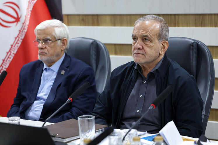 مسعود پزشکیان، رئیس‌جمهوری و محمدرضا عارف، معاون اول رئیس‌جمهوری