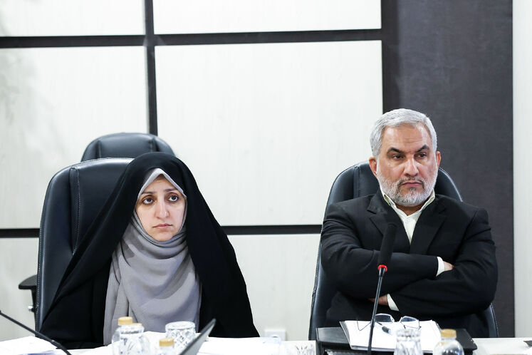 محسن اسماعیلی، معاون راهبردی و امور مجلس رئیس‌جمهوری و زهرا بهروزآذر، معاون رئیس‌جمهور در امور زنان و خانواده 