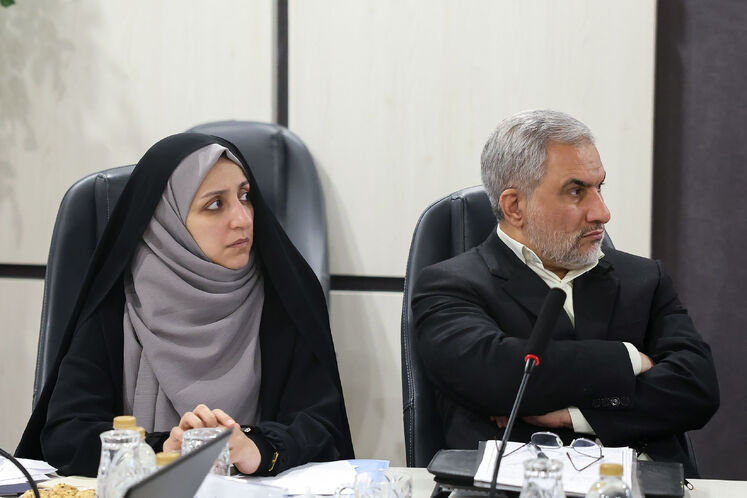 محسن اسماعیلی، معاون راهبردی و امور مجلس رئیس‌جمهوری و زهرا بهروزآذر، معاون رئیس‌جمهور در امور زنان و خانواده 