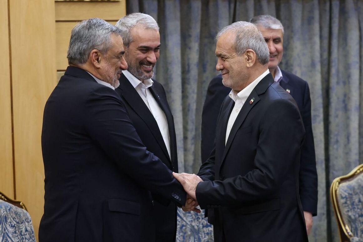 رئیس جمهوری عازم ترکمنستان شد