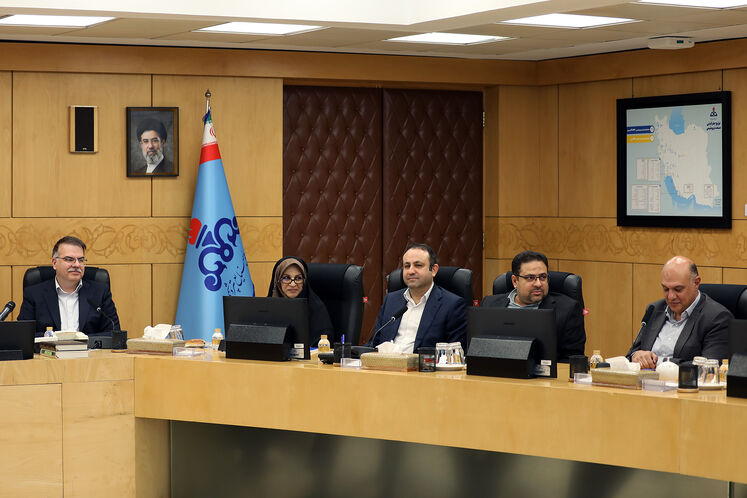 نشست حمید بورد، سرپرست وزارت نفت با مدیرعامل و مدیران شرکت ملی صنایع پتروشیمی