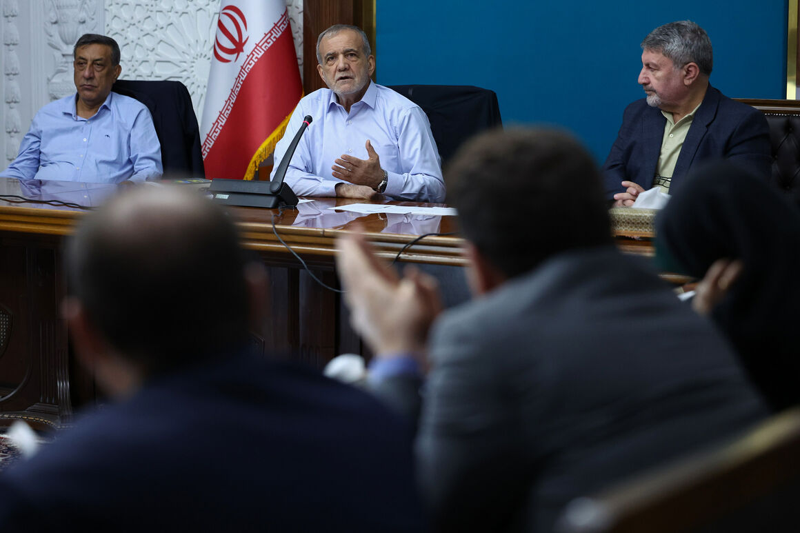 رئیس‌جمهوری: از واردات بنزین بی‌نیاز شده‌ایم