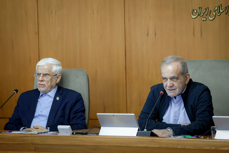 مسعود پزشکیان، رئیس‌جمهوری و محمدرضا عارف، معاون اول رئیس‌جمهوری