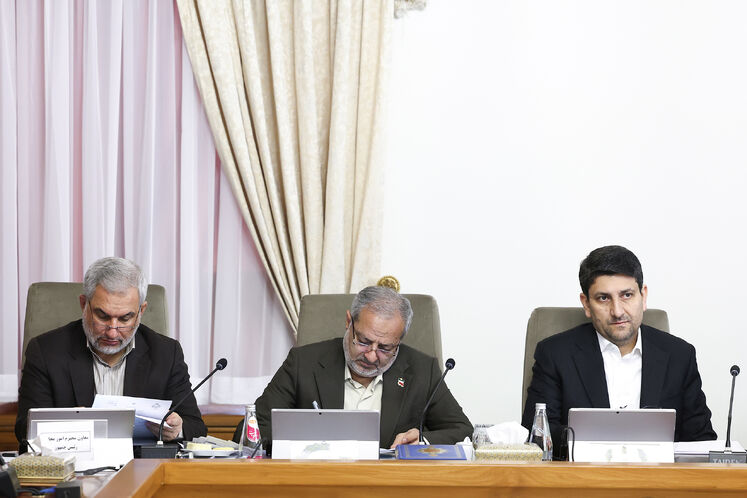 ستار هاشمی، وزیر ارتباطات و فناوری اطلاعات، علیرضا کاظمی، وزیر آموزش و پرورش و محسن اسماعیلی، معاون راهبردی و امور مجلس رئیس‌جمهوری