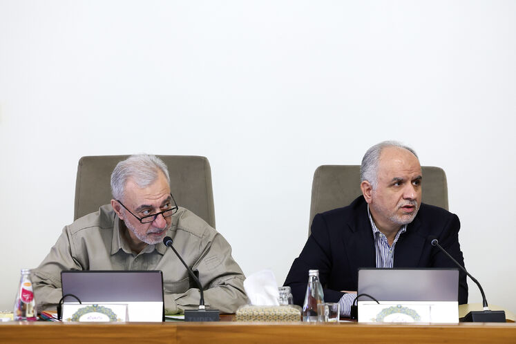 امین‌حسین رحیمی، وزیر دادگستری و مهرداد اخلاقی کتابچی، وزیر دفاع و پشتیبانی نیروهای مسلح 