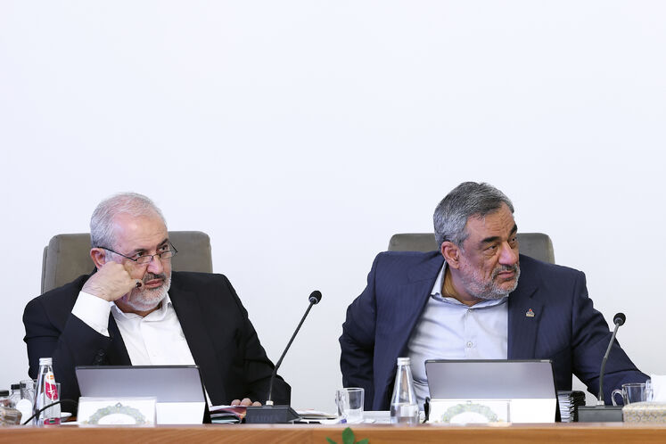 حمید بورد، سرپرست وزارت نفت و عباس علی‌آبادی، وزیر نیرو