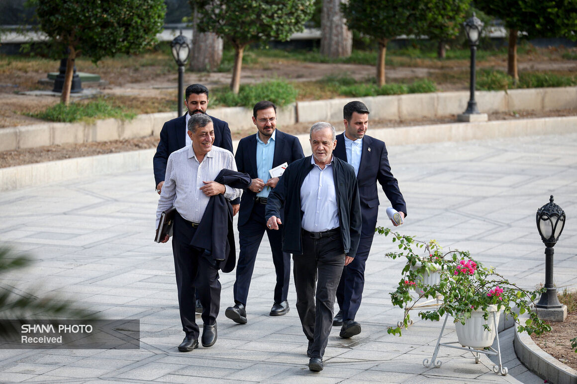 بررسی روند بازسازی تأسیسات نفتی در هیئت دولت