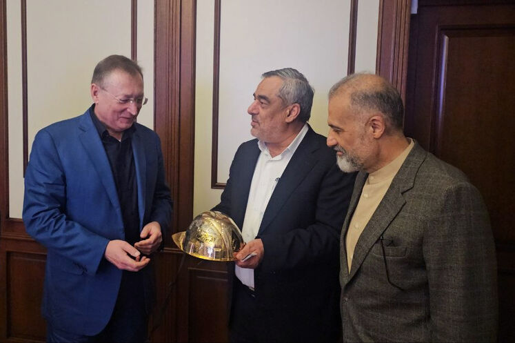 بازدید حمید بورد، سرپرست وزارت نفت از مرکز مانیتورینگ شرکت زاروبژنفت