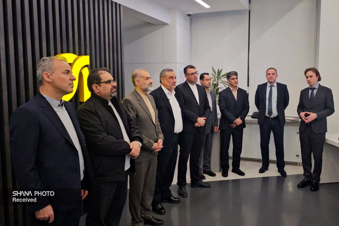Caretaker oil minister tours Russian firm's monitoring center ahead of gas summit