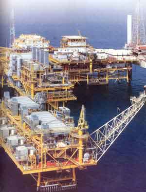تولید نفت خام از میدان های در دست توسعه شرکت پترو ایران افزایش یافت
