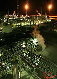 اجرای طرح جمع آوری گازهای همراه نفت خارگ متوقف شد