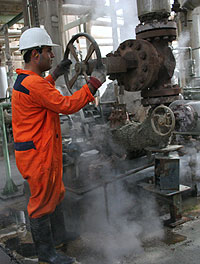 پیمانکاران وزارت نفت موظف به ارائه تسهیلات رفاهی به کارکنان خود شدند