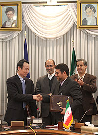 امضای قرارداد توسعه میدان نفتی آزادگان شمالی میان ایران و چین