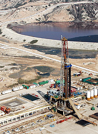 امضای تفاهم‌نامه توسعه میدان نفتی بندکرخه با بنیاد مستضعفان
