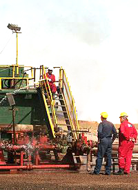 نشست ویژه مدیران نفت برای بررسی وضعیت مهار چاه 104 مارون
