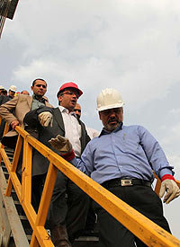 بازدید سرپرست وزارت نفت از مناطق نفتی خوزستان