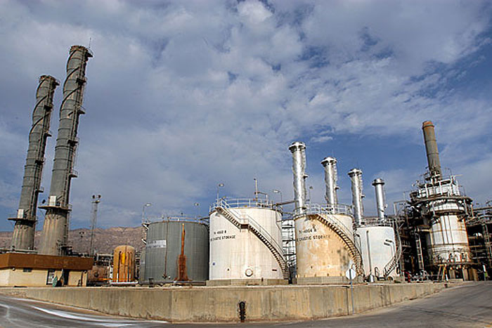 ورود روزانه 14 هزار بشکه نفت خام میادین سروستان و سعادت آباد به پالایشگاه شیراز