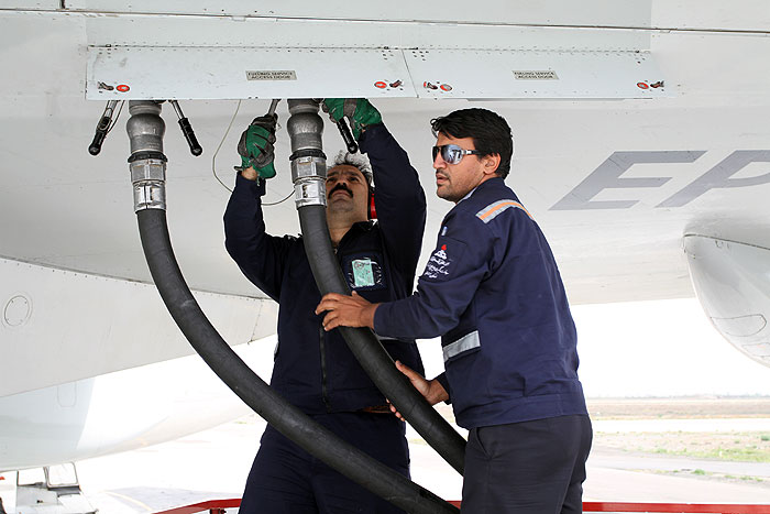 تحویل سوخت به ایرلانها در حال انجام است