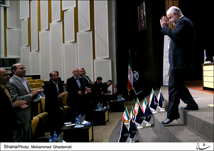 Zanganeh Vows to Bring Oil Output Back to 2005 Level