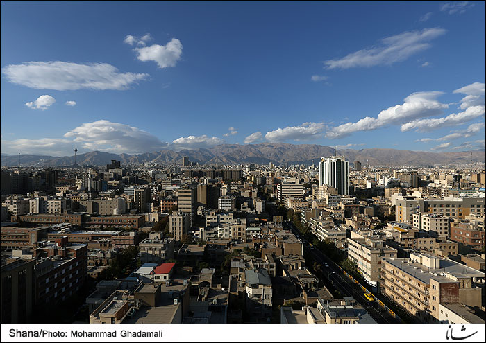 نگاهی به آسمان تهران از فراز بام وزارت نفت