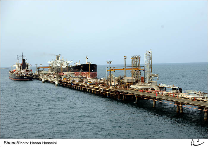 بازسازی و نوسازی دو اسکله در پایانه نفتی خارک