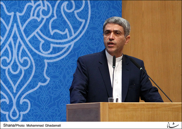 Iran Expects No Budget Deficit Despite Oil Slide