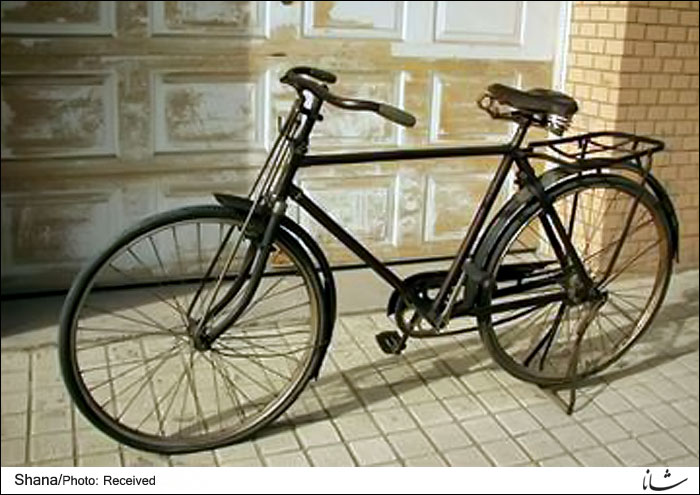 اهدای دوچرخه 80 ساله به موزه نفت