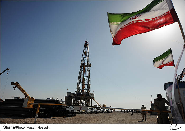 Iran Starts Test Production from Joint Oil Field with Iraq