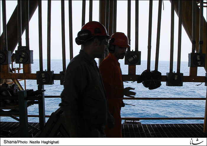 سازه های نفتی دریایی ایران در خلیج فارس نوسازی می شود