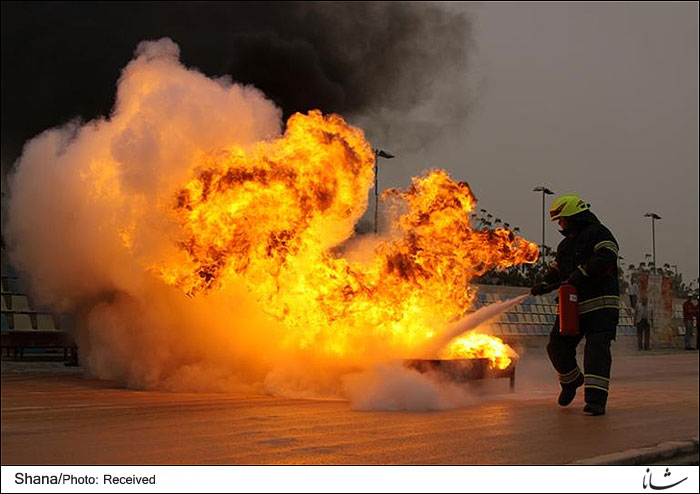 آتش سوزی محل دپو ضایعات همجوار با منطقه ویژه پارس کنترل شد