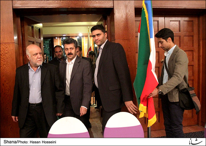 بازدید وزیر نفت از مراحل آماده سازی محل برگزاری نشست جی یی سی اف