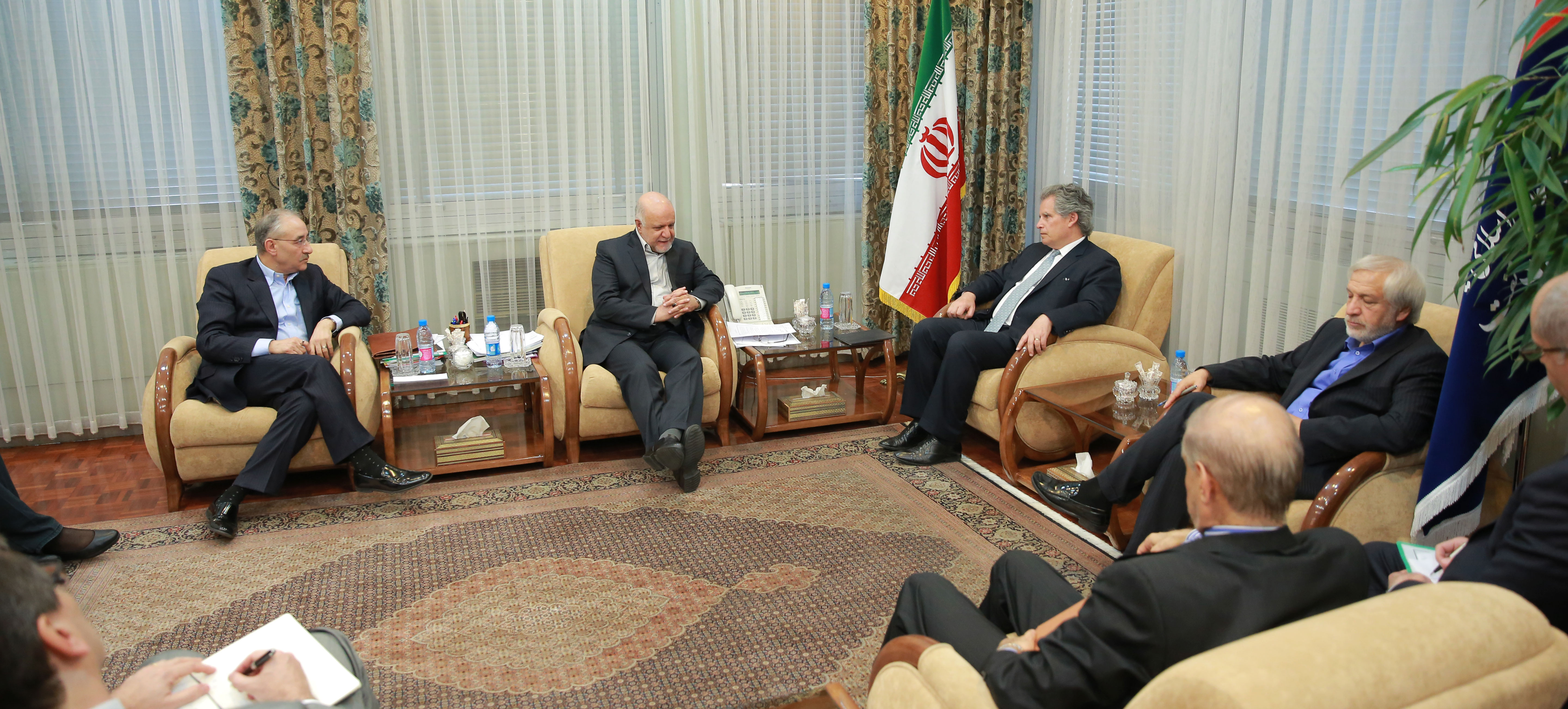 Zangeneh Hosts Meeting with IMF Dep. Manager