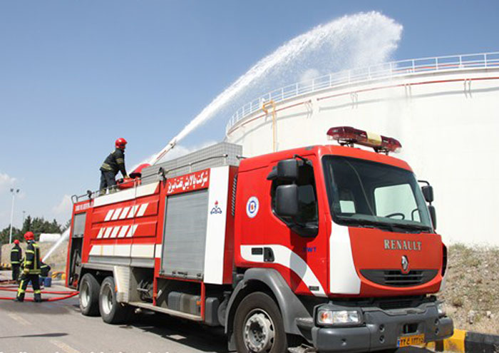مانور آتش‌سوزی در مخزن انتقال نفت کرمانشاه برگزار شد