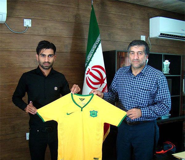 احمدی به صنعت نفت آبادان پیوست