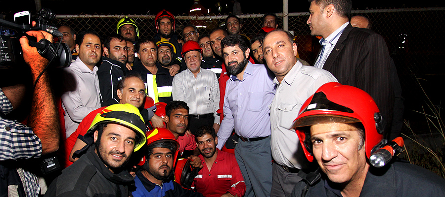 قدردانی وزیر از آتش نشانان پس از اطفای حریق در پتروشیمی بوعلی سینا