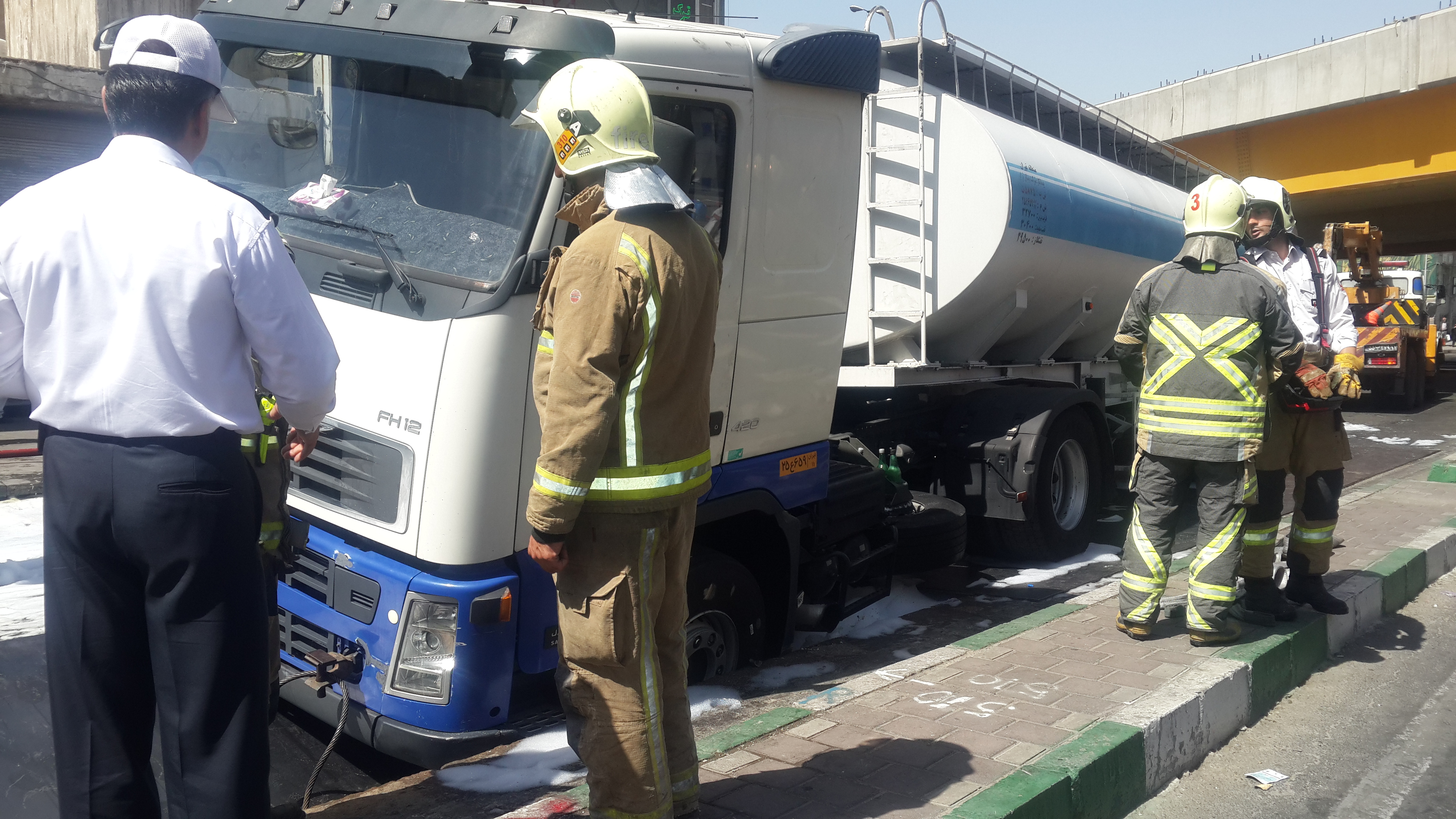 نشت گازوئیل از باک تانکر حامل بنزین منجر به حادثه نشد