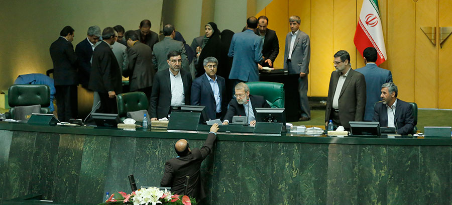 Parliament confirms Zangeneh's Stay in Rouhani Cabinet