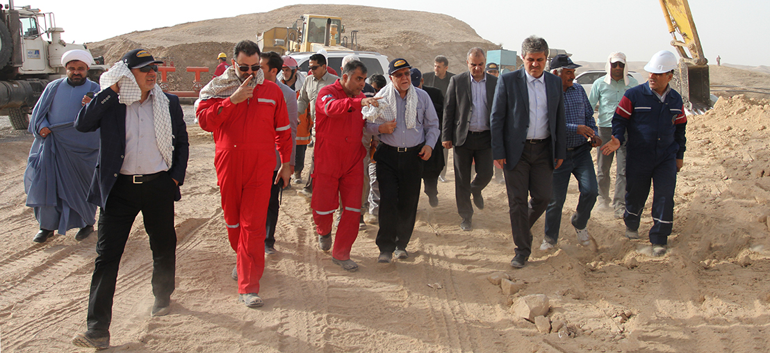 بازدید وزیر نفت از موقعیت چاه مشتعل ۱۴۷ میدان رگ سفید