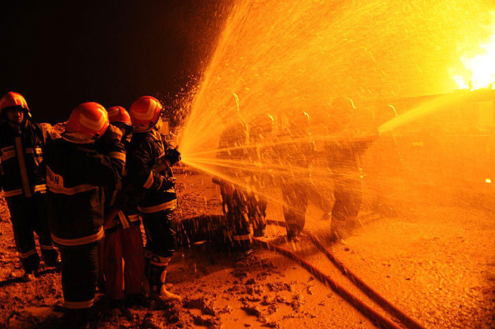 آتش‌سوزی مرگبار در یک چاه نفت در اندونزی