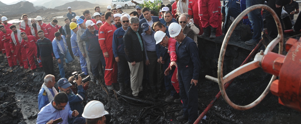 قدردانی وزیر نفت از مهارگران آتش چاه ۱۴۷ رگ سفید