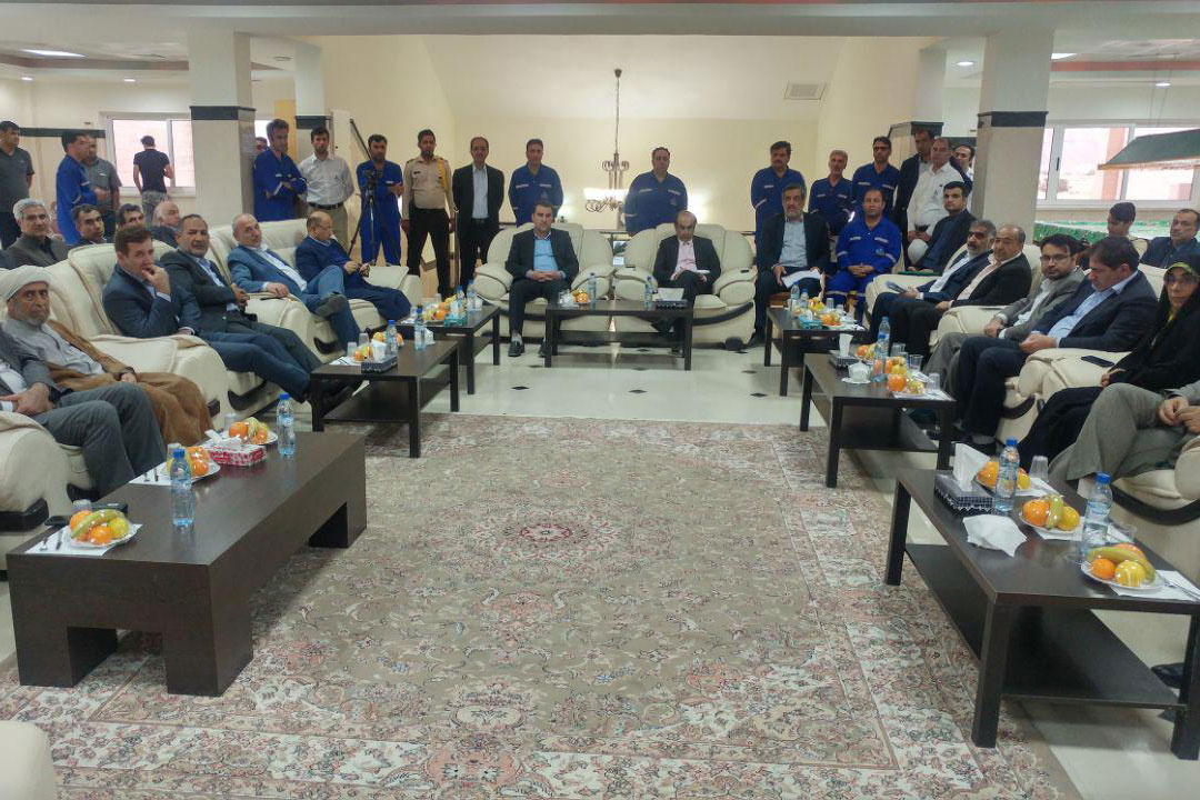 اعضای کمیسیون انرژی مجلس از تاسیسات نفت فلات قاره در قشم بازدید کردند