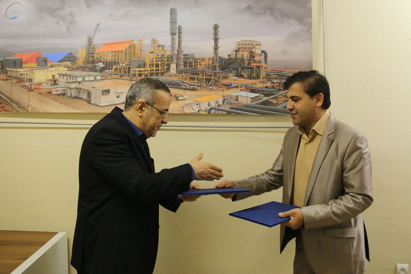 دانشکده نفت تهران و هلدینگ خلیج فارس تفاهم‌نامه همکاری امضا کردند