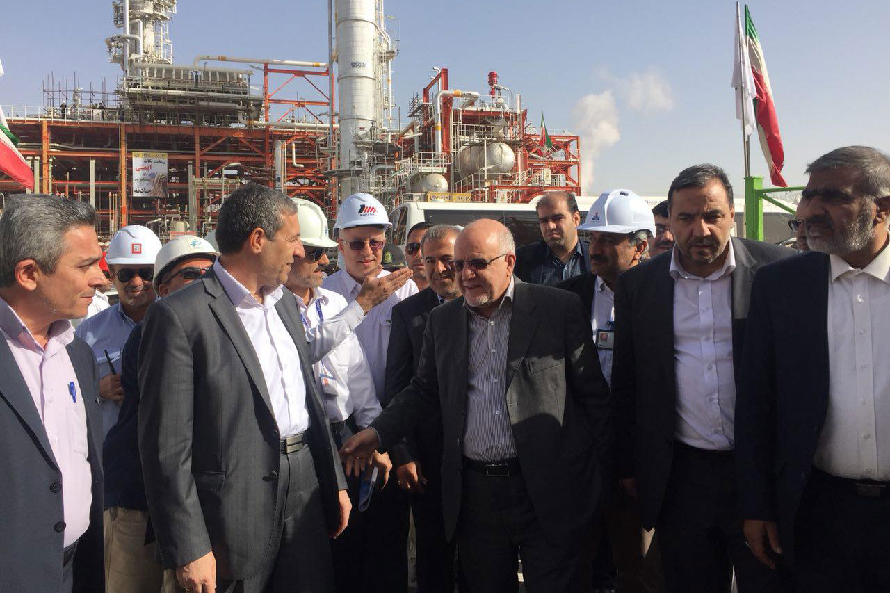 Petroleum Minister Visits South Pars Refining Facilities